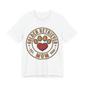 Golden Retriever Mom -- Vintage Badge T-Shirt
